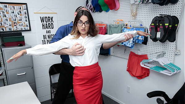 Mall Officer Orders Shoplifter Teen Strip Down