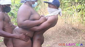 Hardcore Amateur outside threesome