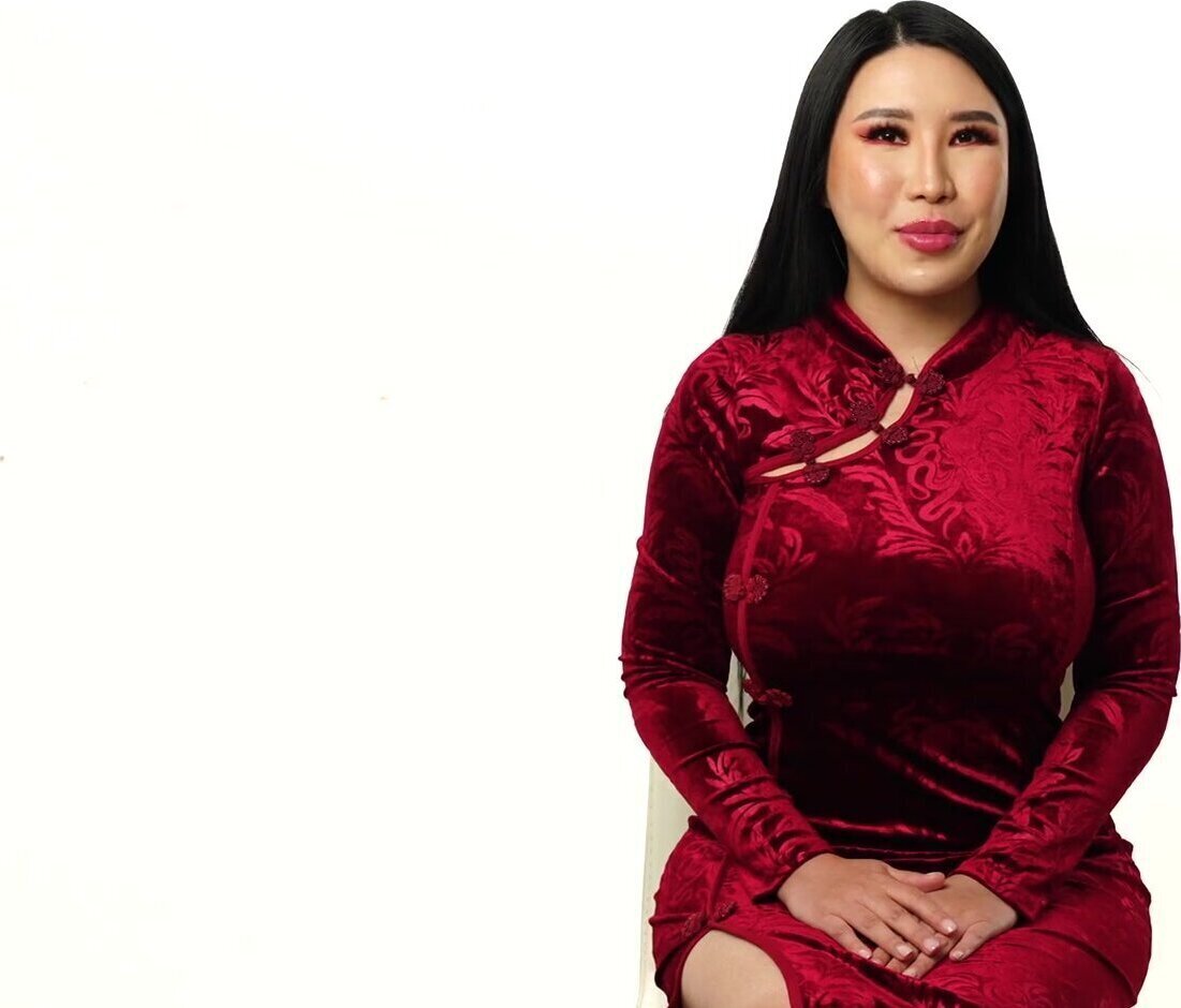 Gorgeous Asian chick enjoys while sucking dick Suki