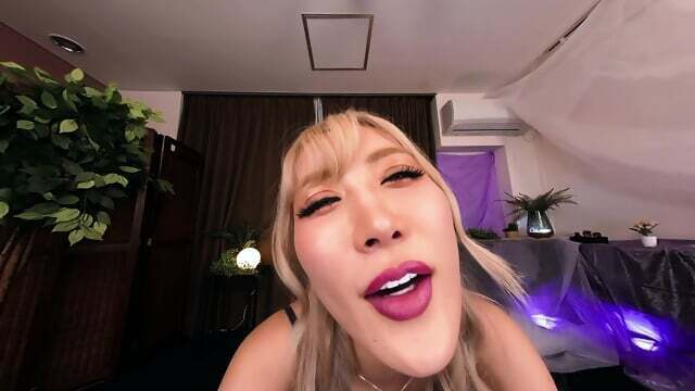 Sexy Gal's Face Licking Spitting Experience