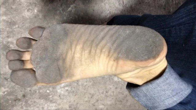 dirty soles 8 floors up and down and cum on my crocs and walk on it