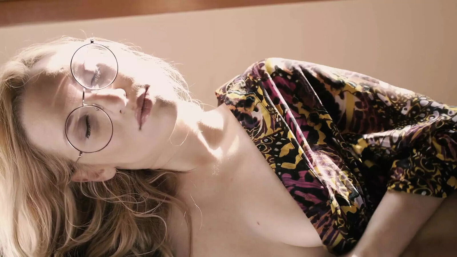 Brunette Nicols Julia Roca Explore Food Fetish