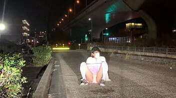 ピンクのミニスカ女装子まゆちゃんが深夜の国道の側道で車のヘッドライトに照らされながら服を脱いで最後はニーハイだけの全裸になって露出