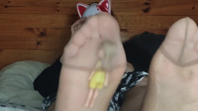 GIANTESS NYLON SHRINKING WOMAN