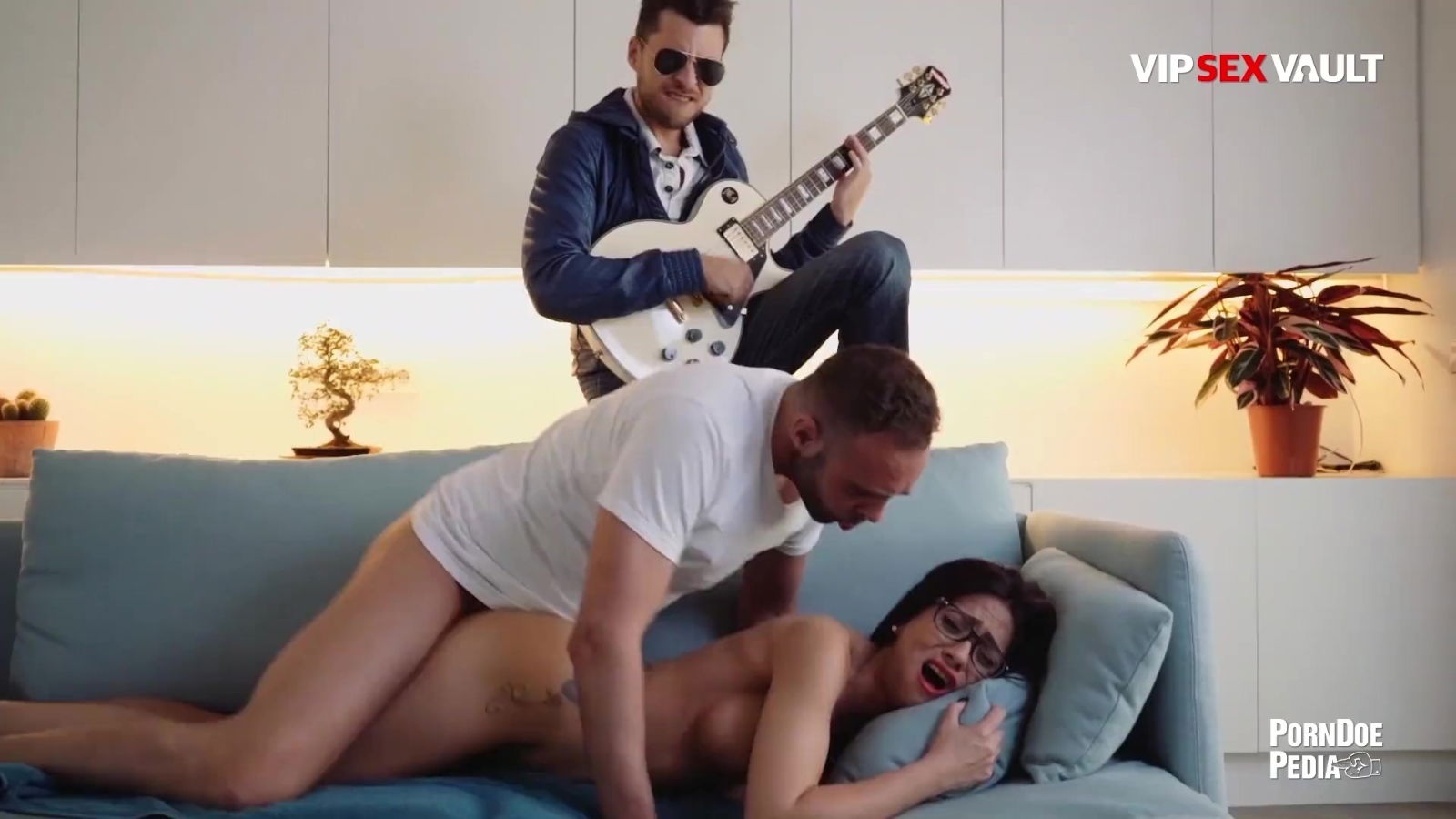 Horny Romanian brunette decides figure fuck anally [REAL GUIDE]