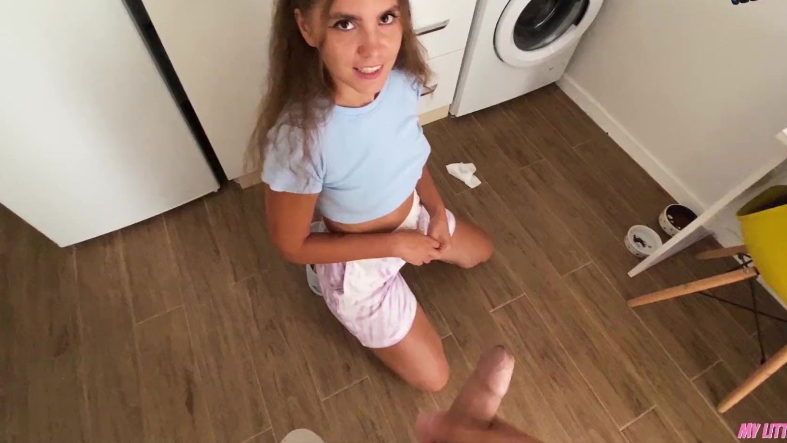 Slim Petite House-cleaner Provides 1-st Class Service Boss's Dick Good Feedback