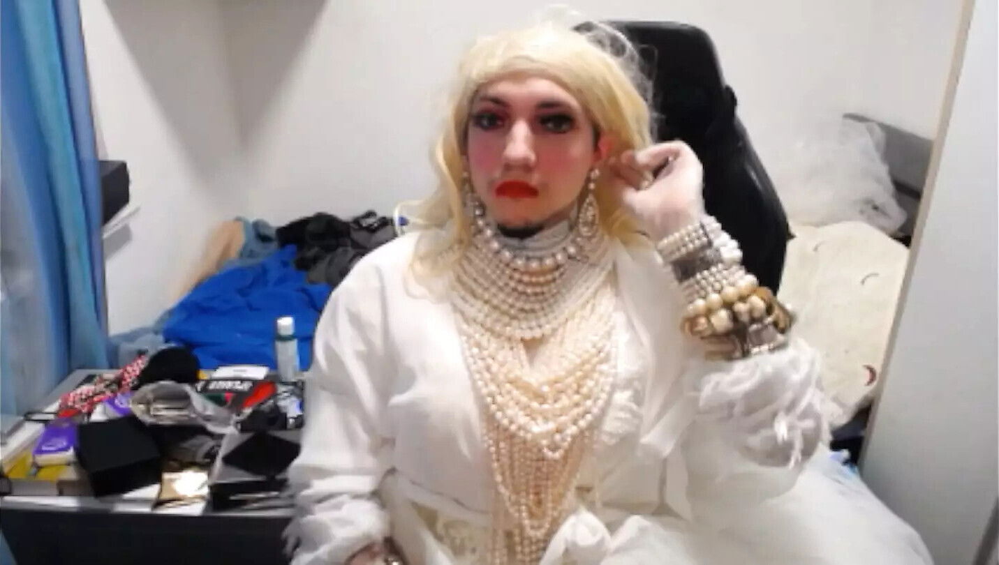 Young bride crossdresser from Croatia jerking wearing pearls makeup
