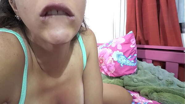 Masturbo hermanastro como corrida