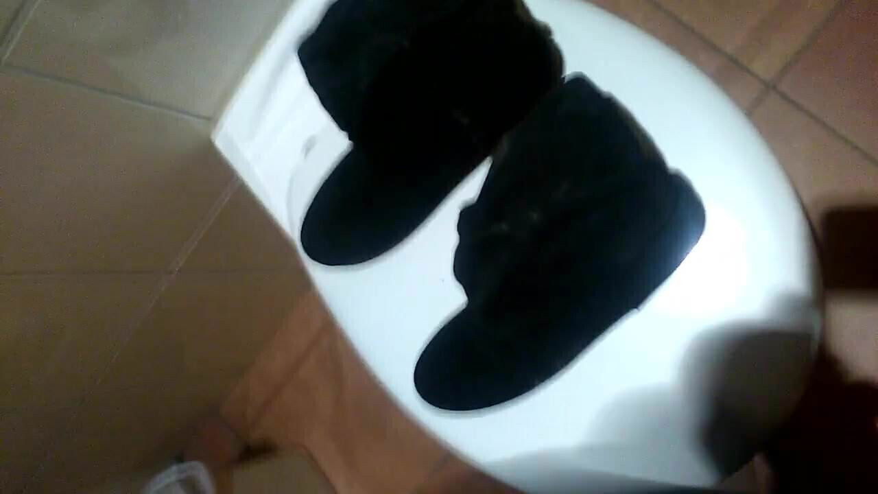 Cumming on new suede boots