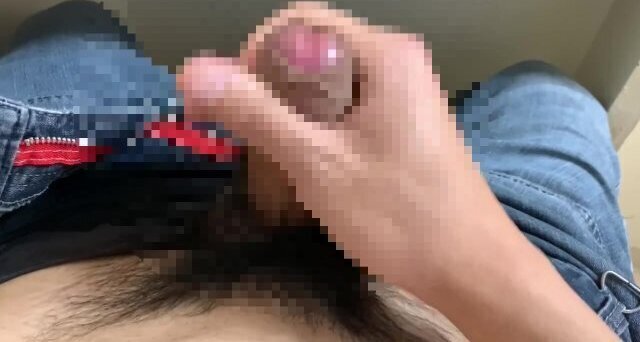 仕事休憩中にこっそり皮オナニー