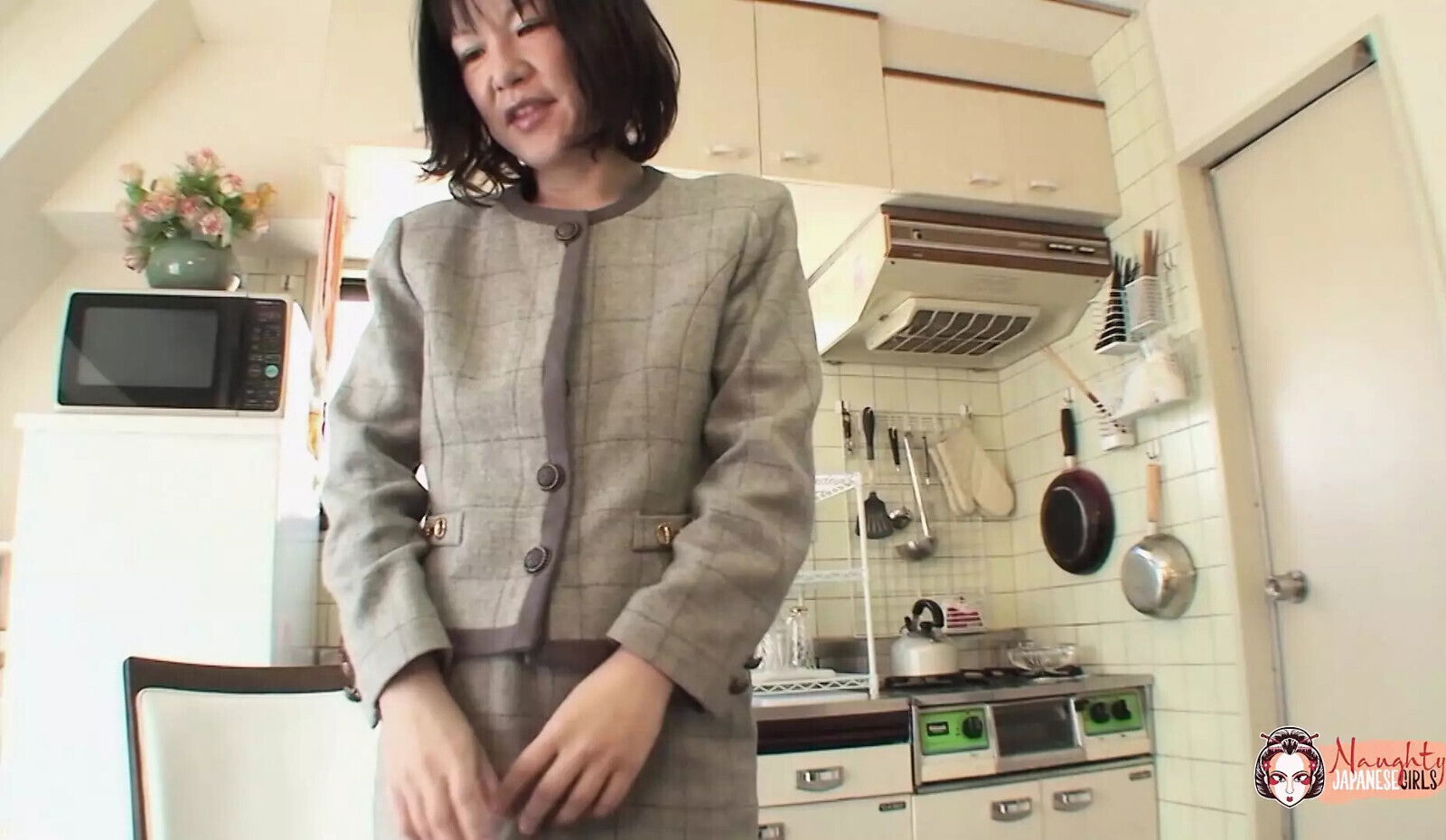 Makiko Nakane spreads legs show pussy stuffed with after hard