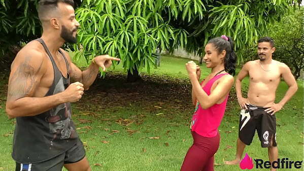 Perva safada Niara Pessanha pediu particular meio parque!