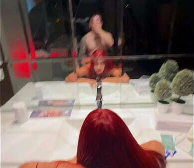 FOLLANDO PERRITO FRENTE ESPEJO NOVIA MEJOR AMIGO