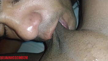 Deixa eu chupa sua buceta assim tamb&eacute_m at&eacute_ voc&ecirc_ gozar na minha boca ?