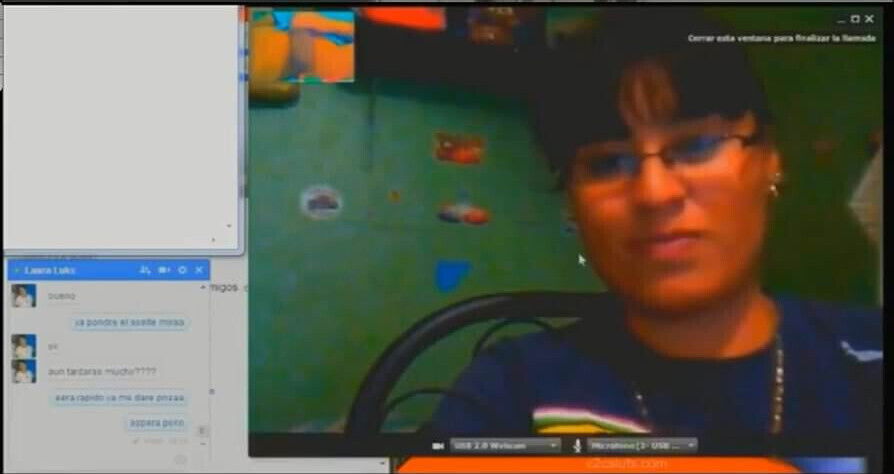 caliente mirona de vergas en su casa 