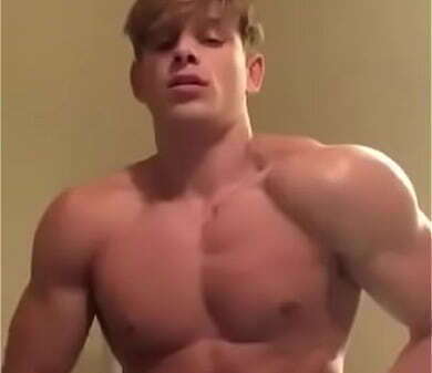 Mamado sabroso rubio masturb&aacute_ndose y corriendose