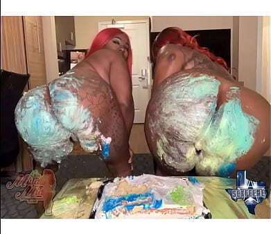 Cake Smash (MulaMia &amp_ Sexfeene)