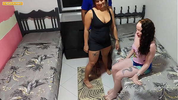 ensinando menina nova fuder marido minha frente