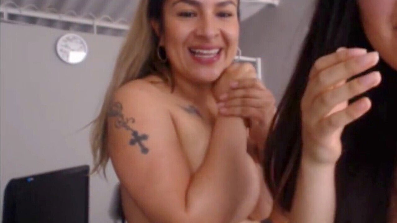 girls enjoying pussy feast