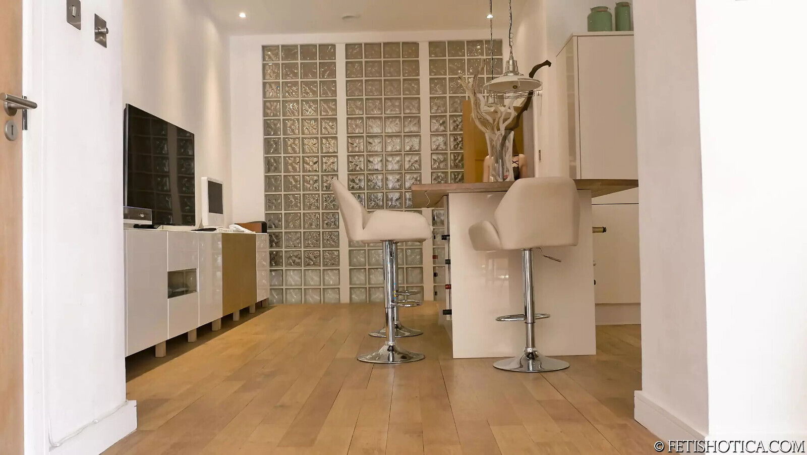 Samantha Bentley's Hairy Pussy Boots Masturbation