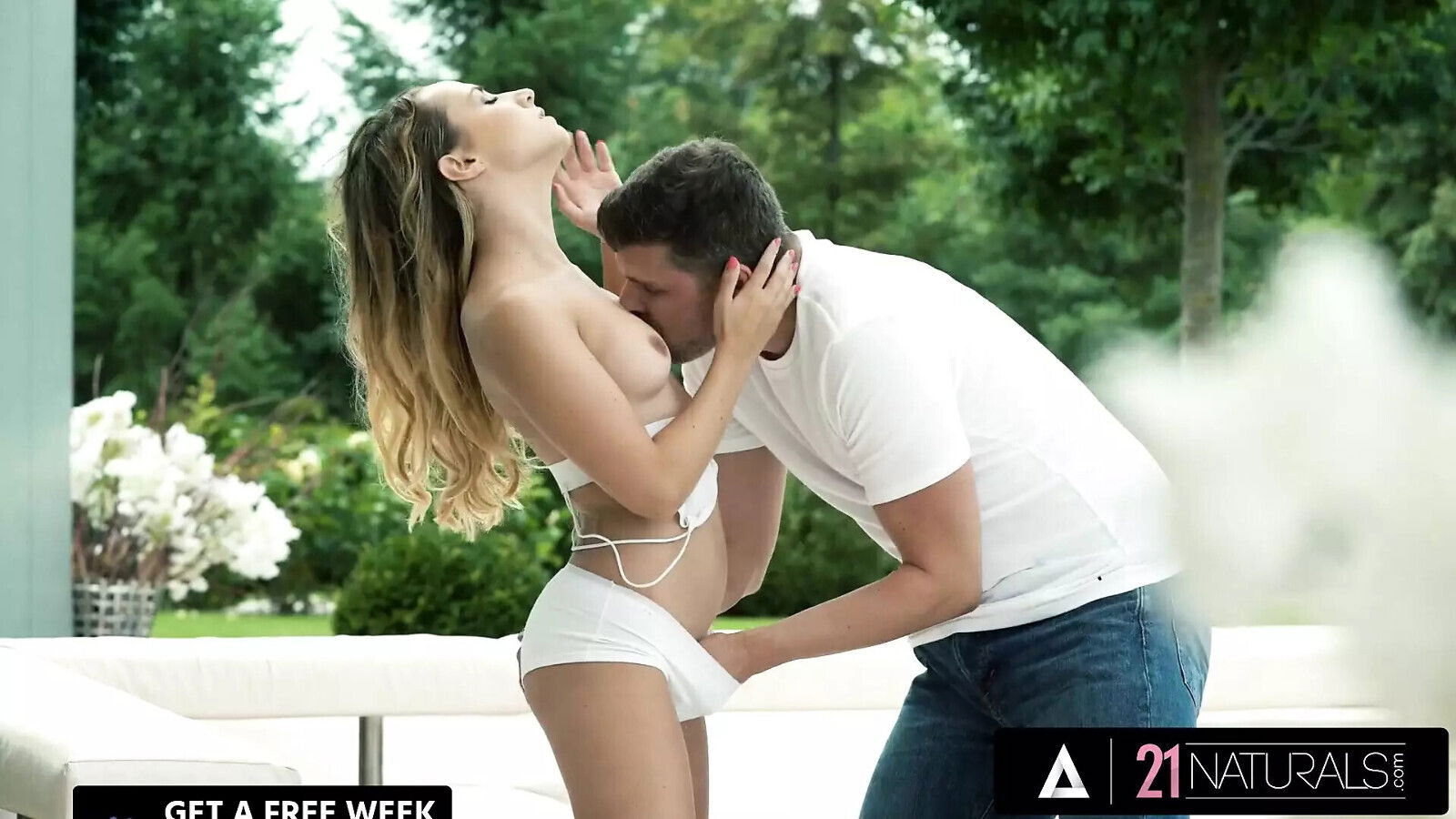 NATURALS Cute Starlet Mona Blue Gets Pussy Drilled Like Never Before